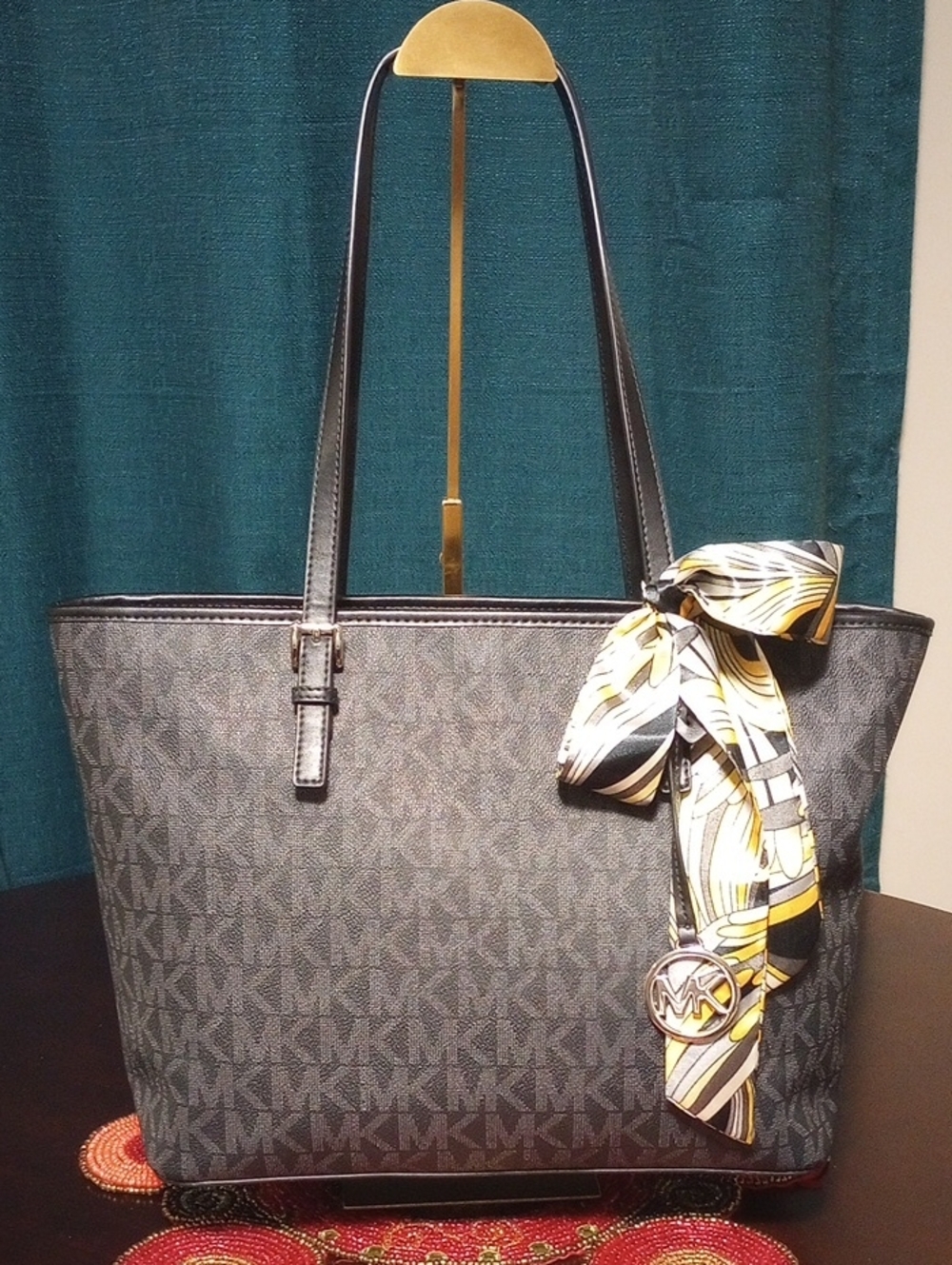 New Michael Kors Signature Tote - Picture 3 of 16